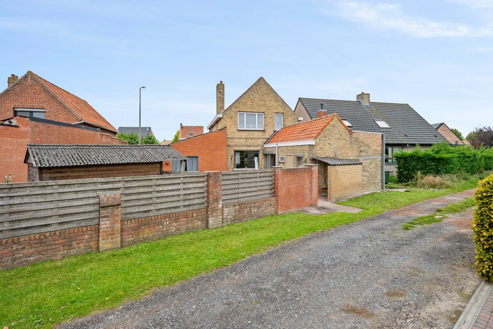 Op te frissen woning met 3 slaapkamers, garage en tuin. foto 25