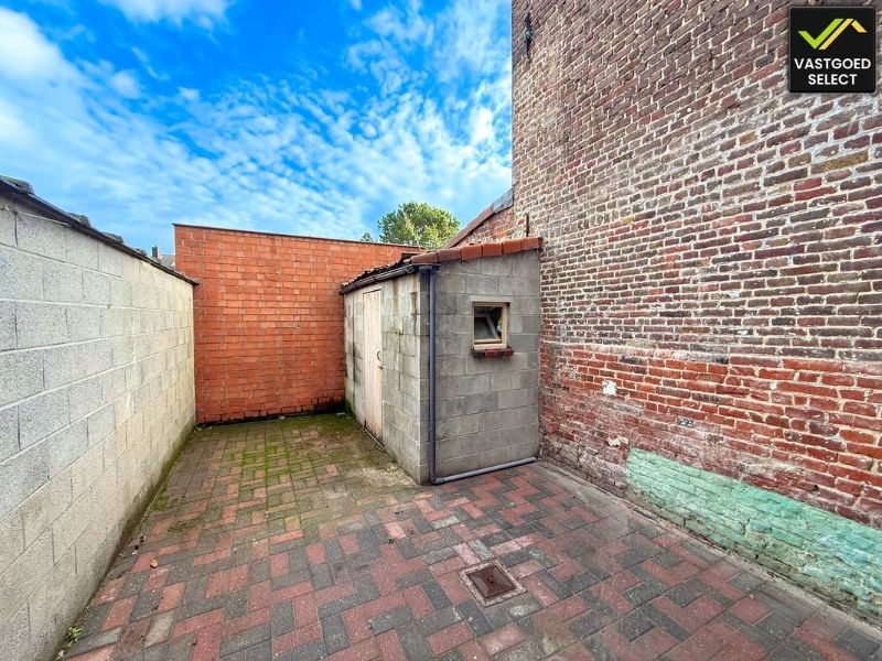 Charmante gesloten bebouwing met 4 slaapkamers in het hart van Eeklo. Ideaal starters of investeringspand! foto 9