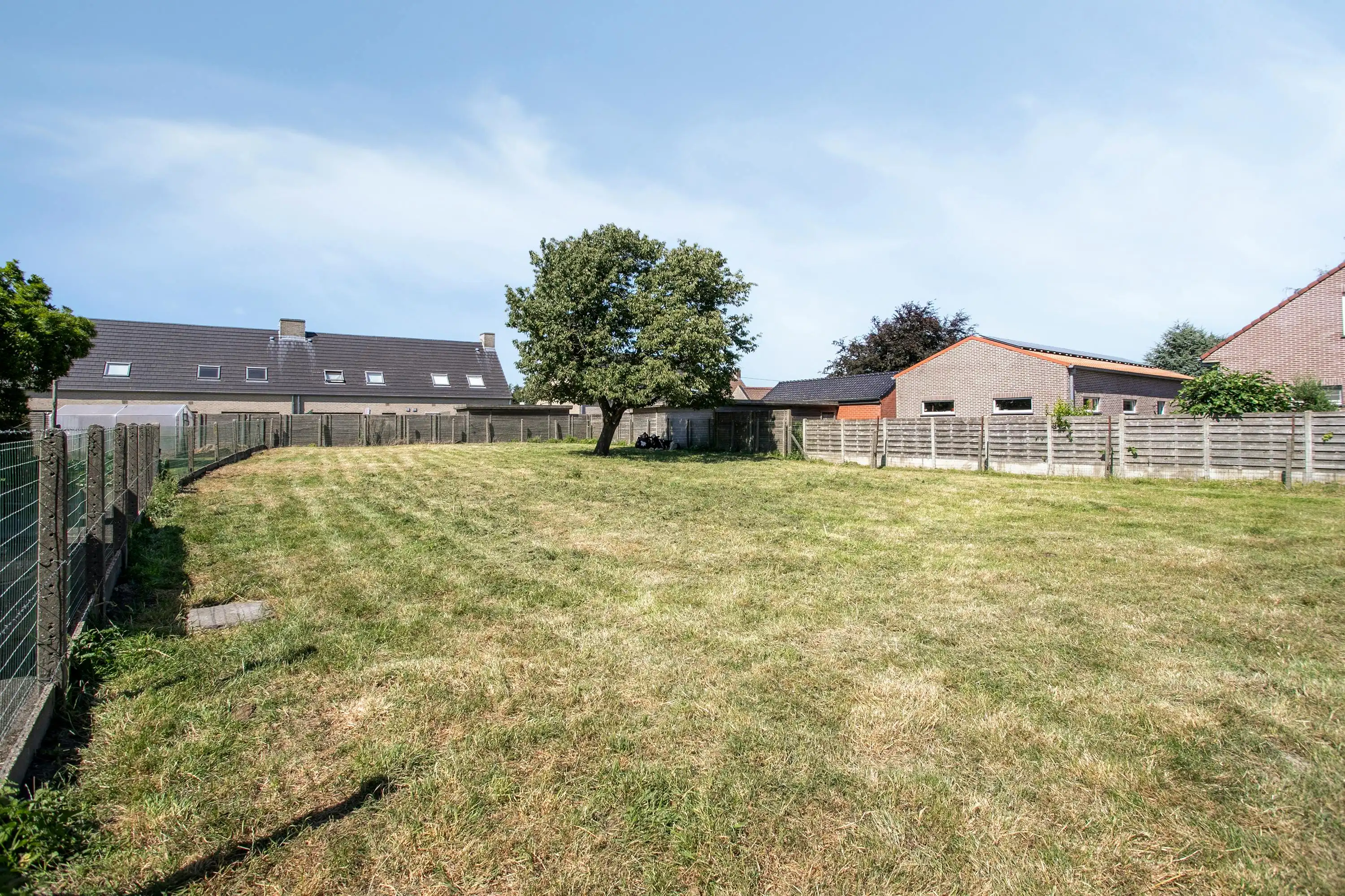 Te renoveren woning met 6 slaapkamers en loodsen te Kortemark foto 12