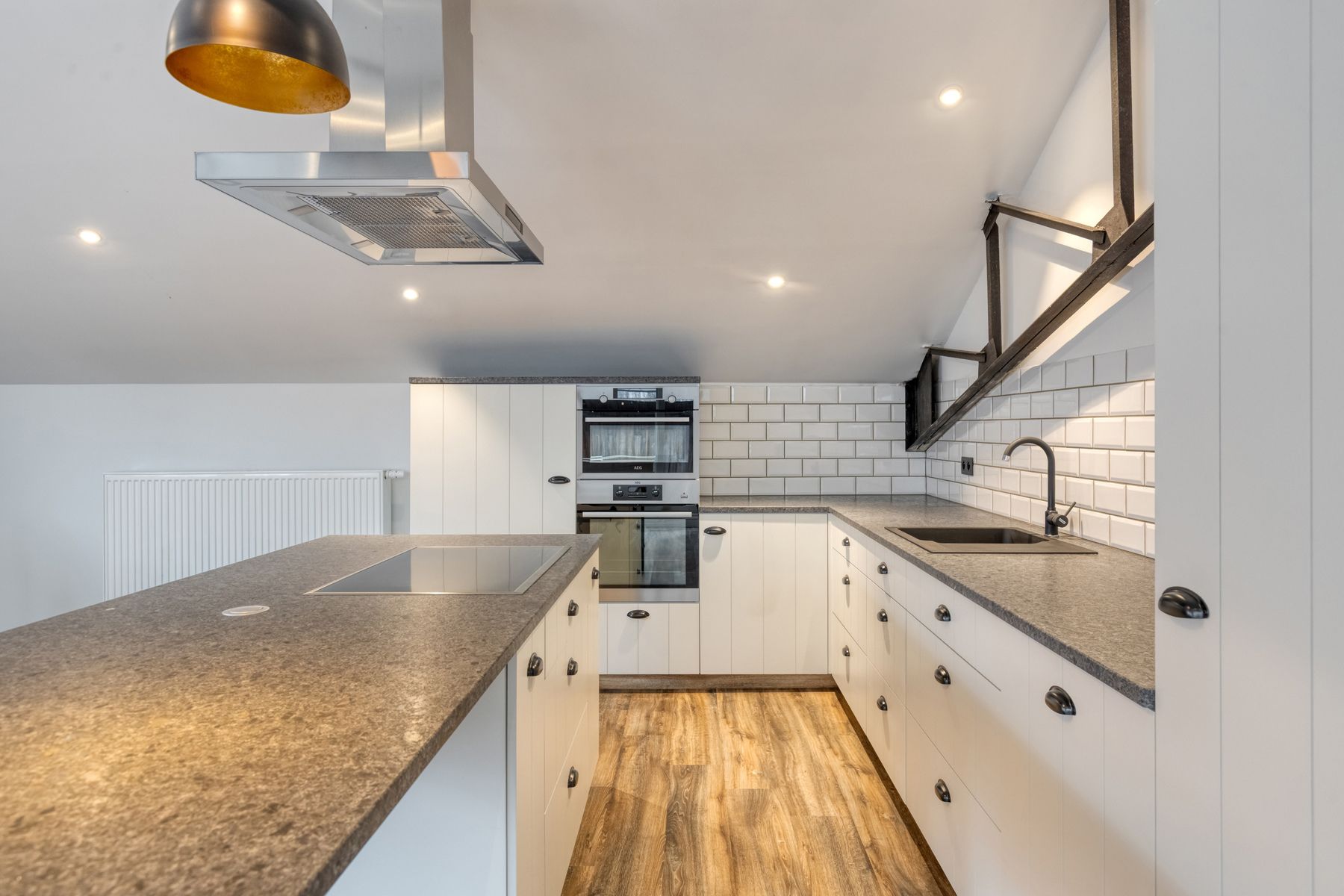 Recent vernieuwde loods met bovenliggend luxe appartement ! foto 23