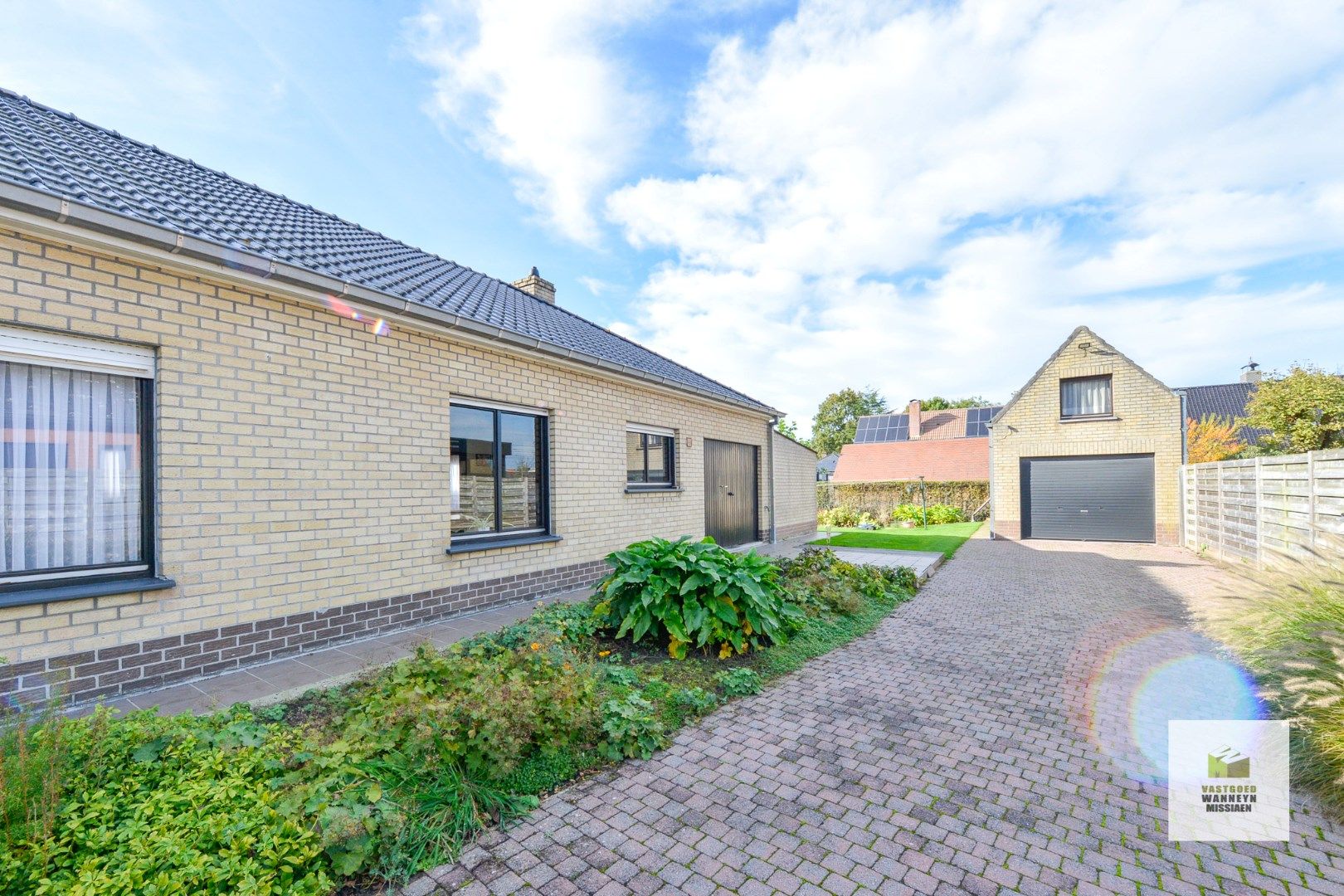 Gelijkvloerse woning met garage op topligging foto 2