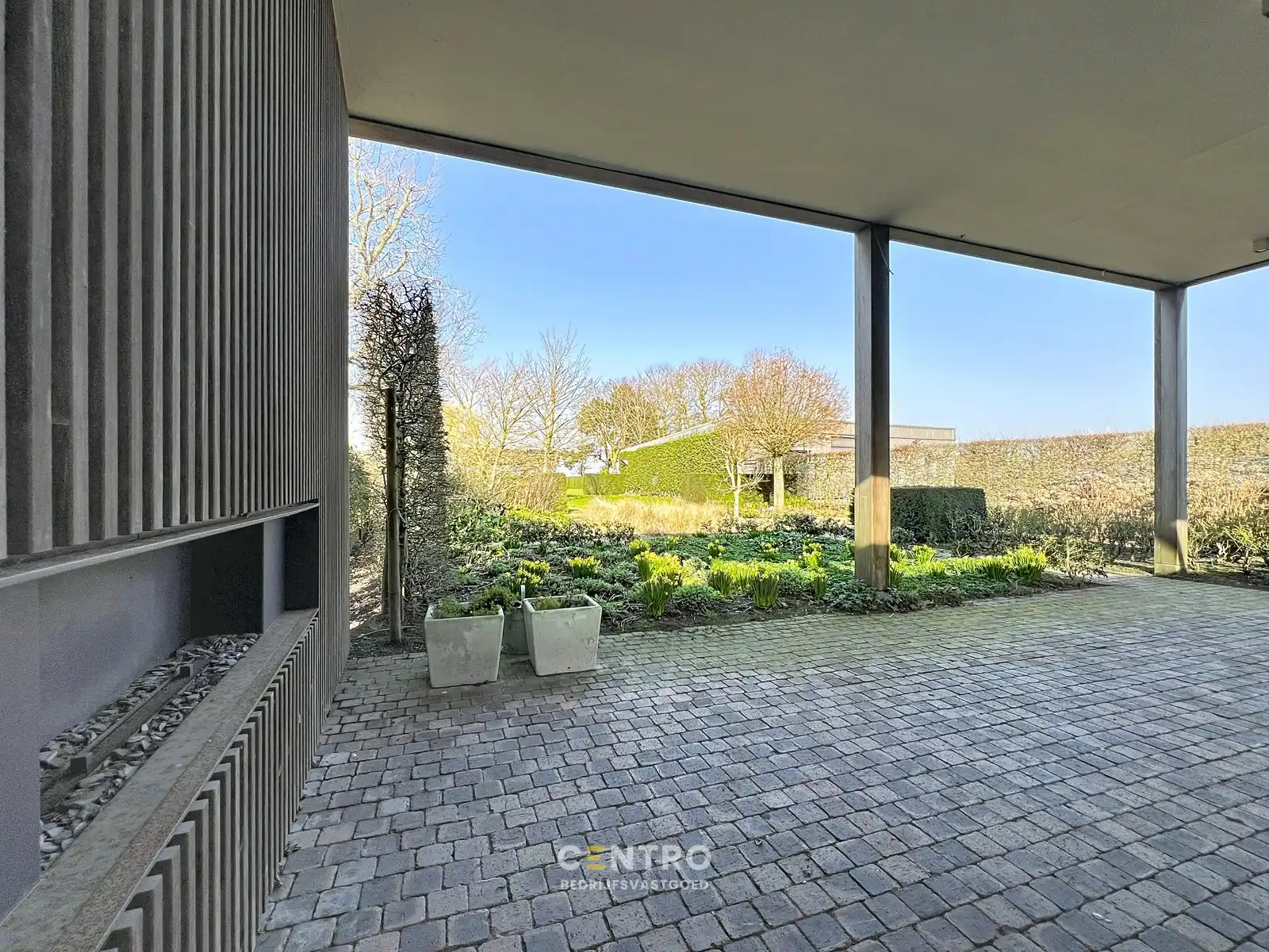 Luxueuze woning (4 slpks) + ruime showroom (of winkel, praktijkruimte, diensten, vrij beroep,...) met kantoor te Hooglede! foto 8