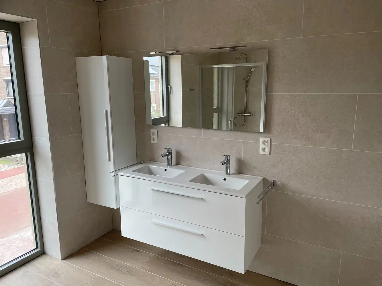 Prachtig nieuwbouw appartement van 3 jaar oud zéér rustig gelegen in het centrum met 2 slaapkamers en ruim terras. foto 7