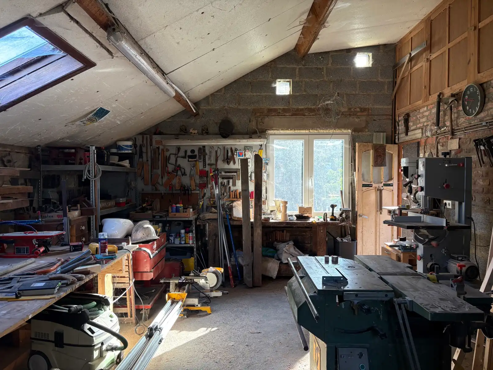 Te renoveren woning met groot bijgebouw foto 23