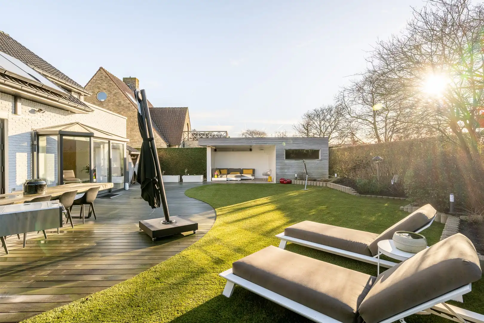 Alleenstaande villa met 4 slaapkamers in een residentiële omgeving. foto 9