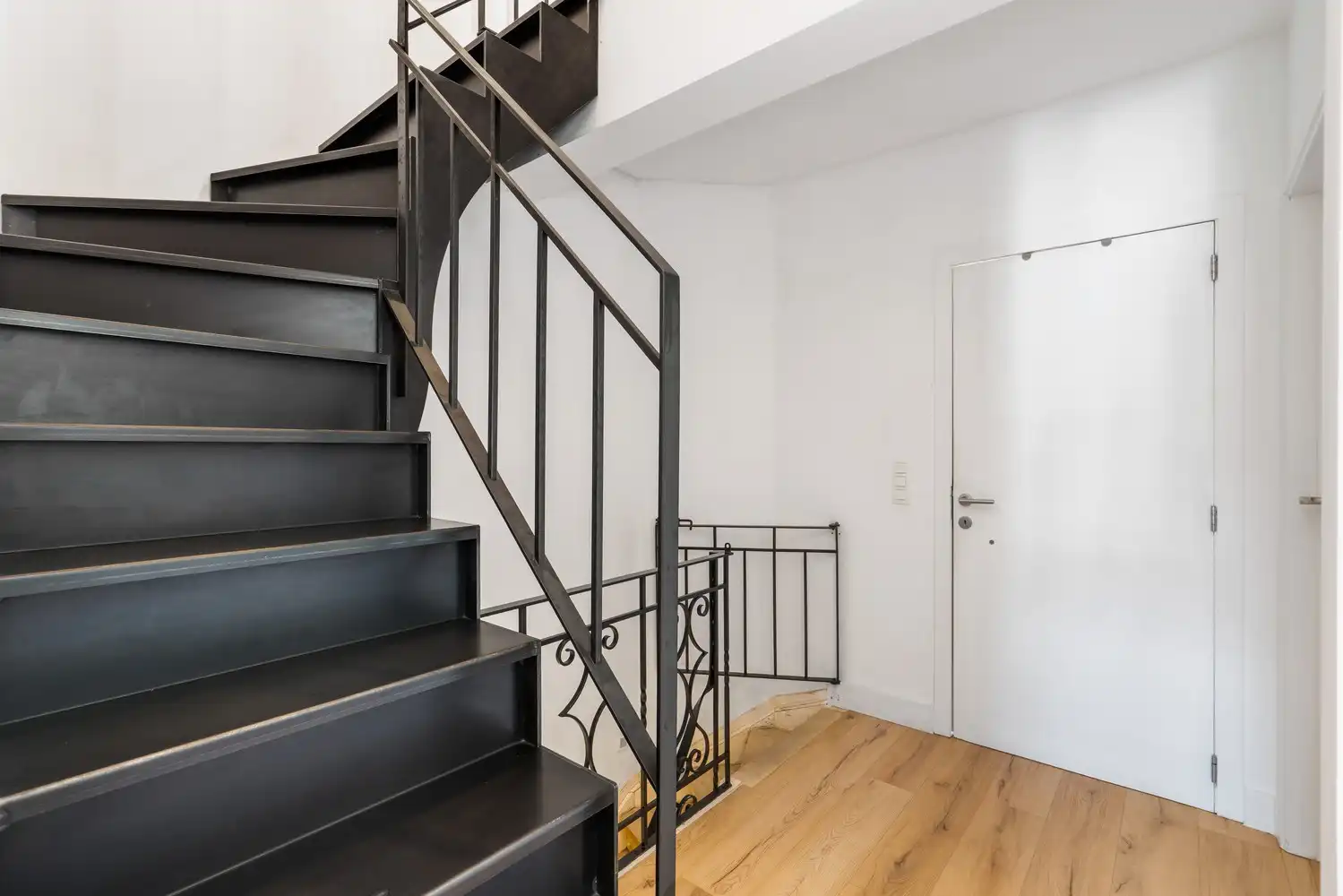 Prachtig gerenoveerde woning met tuin, zonnepanelen en garage in Sint‑Pieters‑Leeuw foto 14