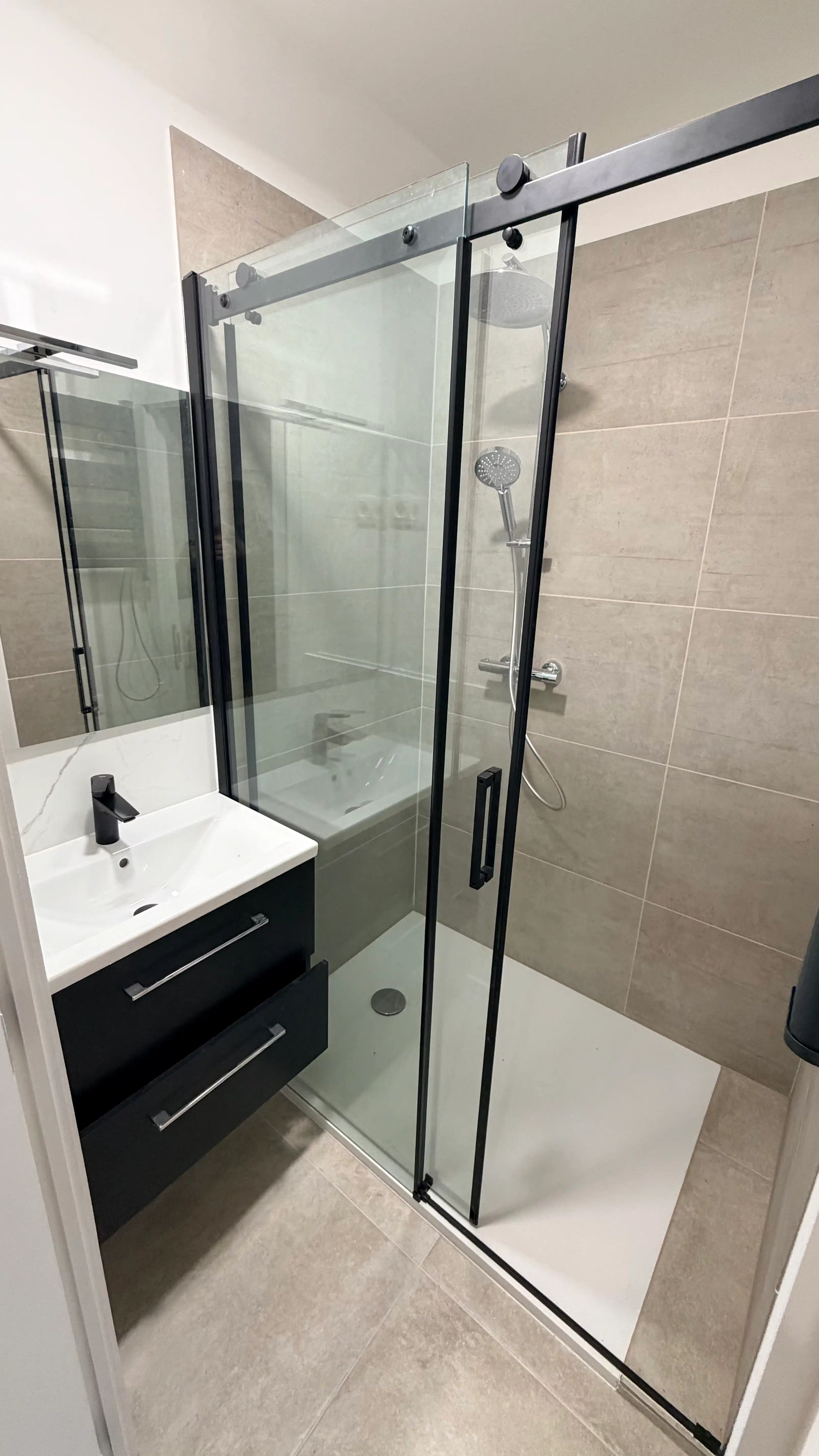 Rijwoning met 2 slaapkamers met eigen badkamer - TOTAALRENOVATIE foto 8