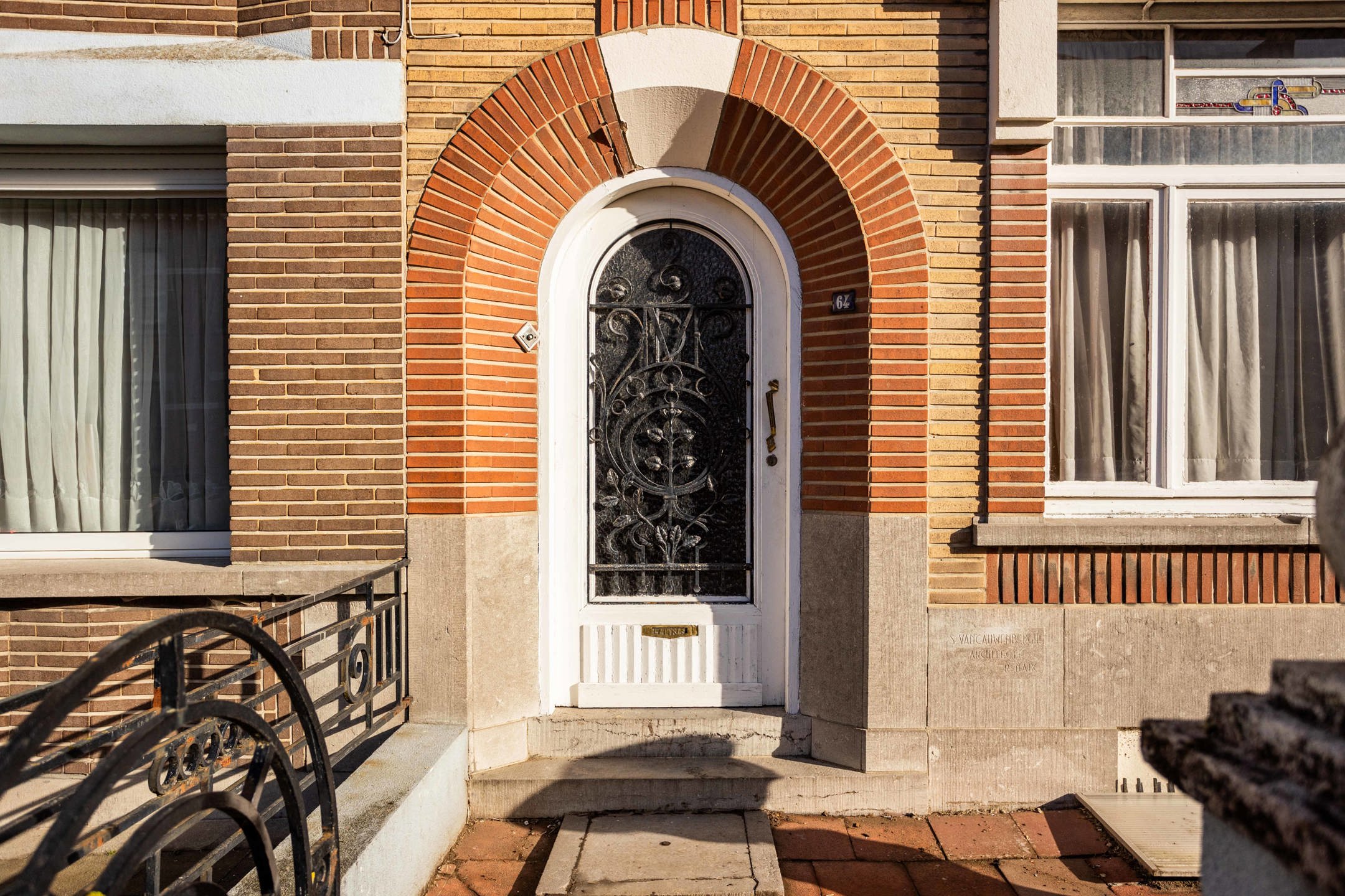 Authentieke woning met 4 slaapkamers te koop in Ronse foto 2