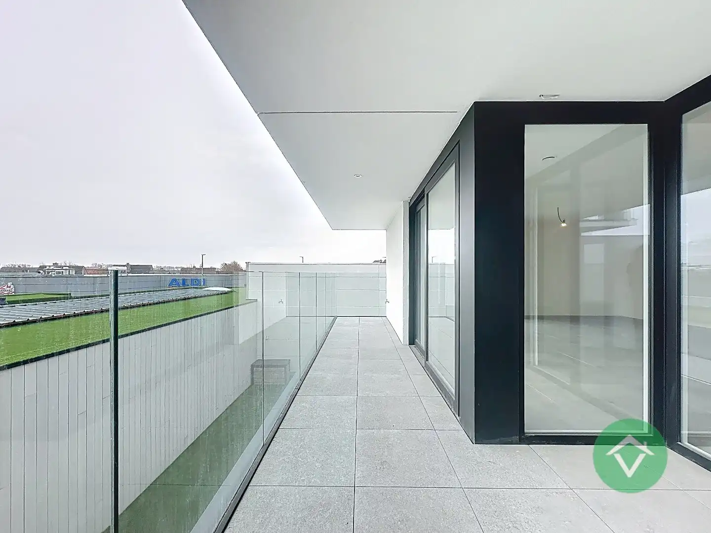 Wonen nabij jachthaven en zee - ruim appartement met terras en drie slaapkamers foto 12