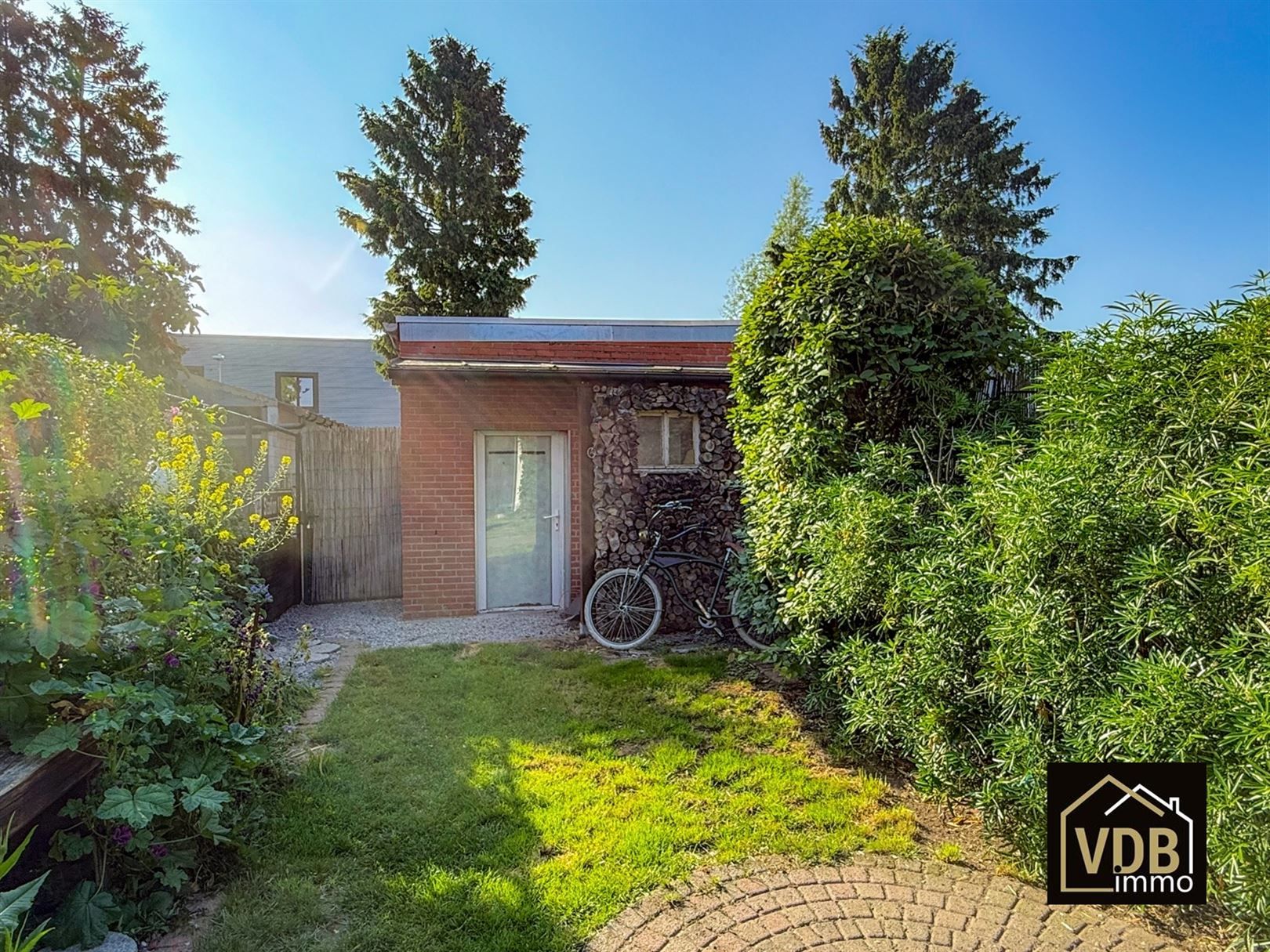WONING - GB - MET 3 SLAAPKAMERS EN GARAGE foto 36