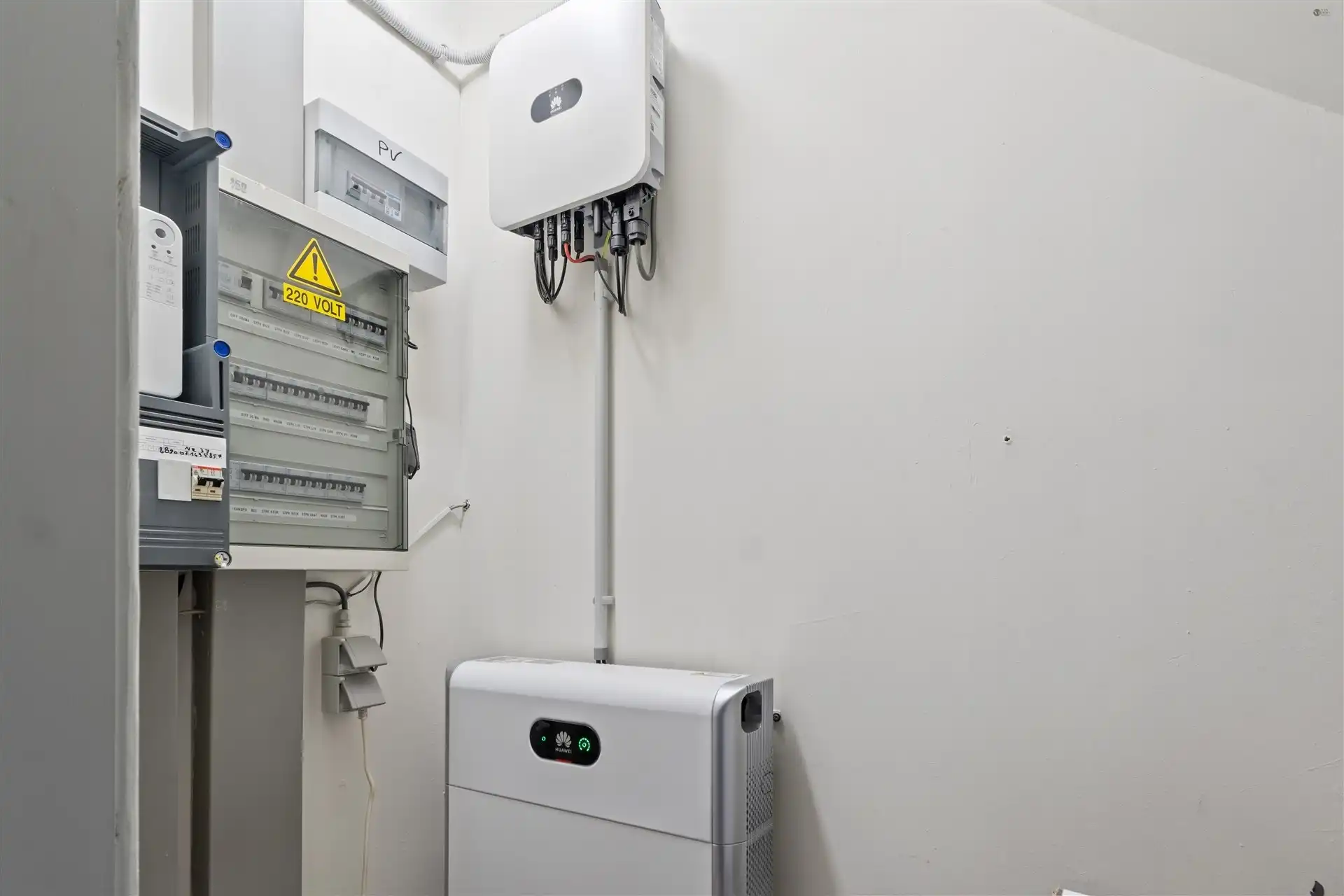 Goed onderhouden HOB met 3 slaapkamers op een ruim perceel foto 18