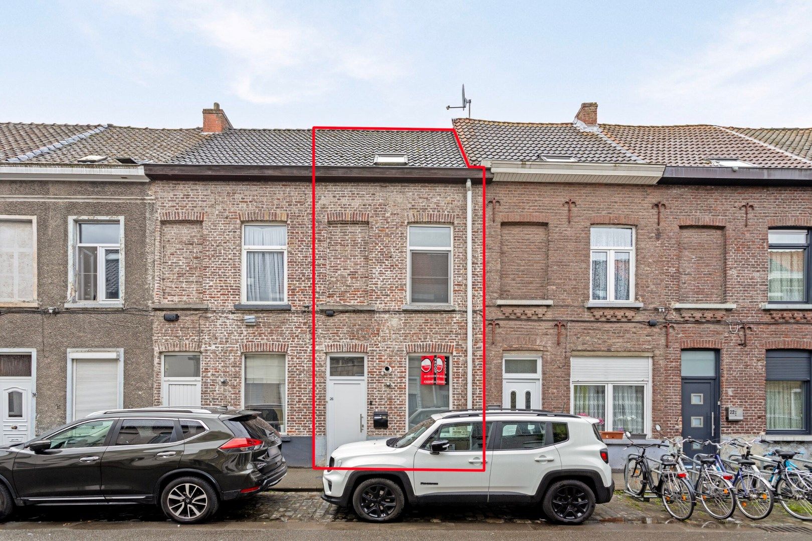 Ideale Starterswoning of Woning voor Twee Studerende Kinderen foto 1