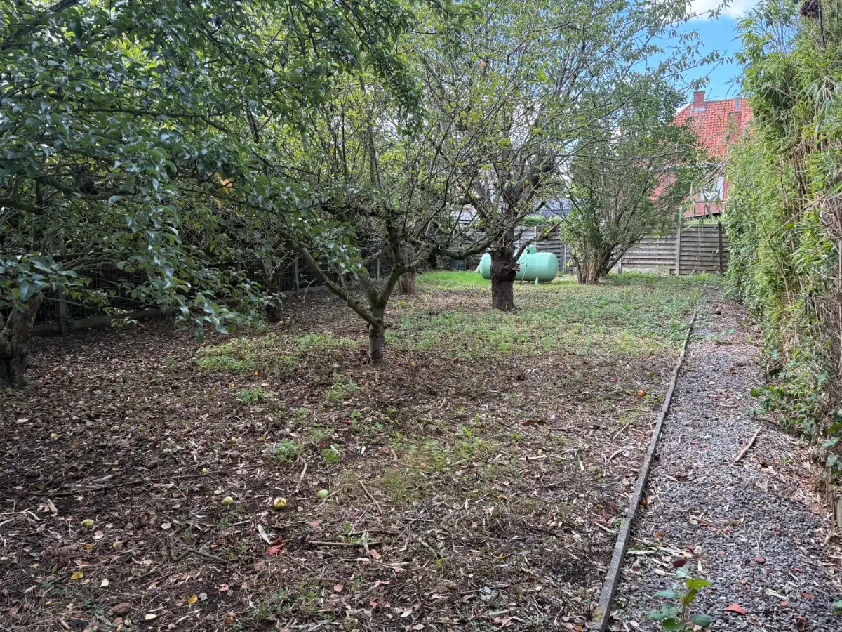 EENGEZINSWONING + garage & grote tuin foto 15