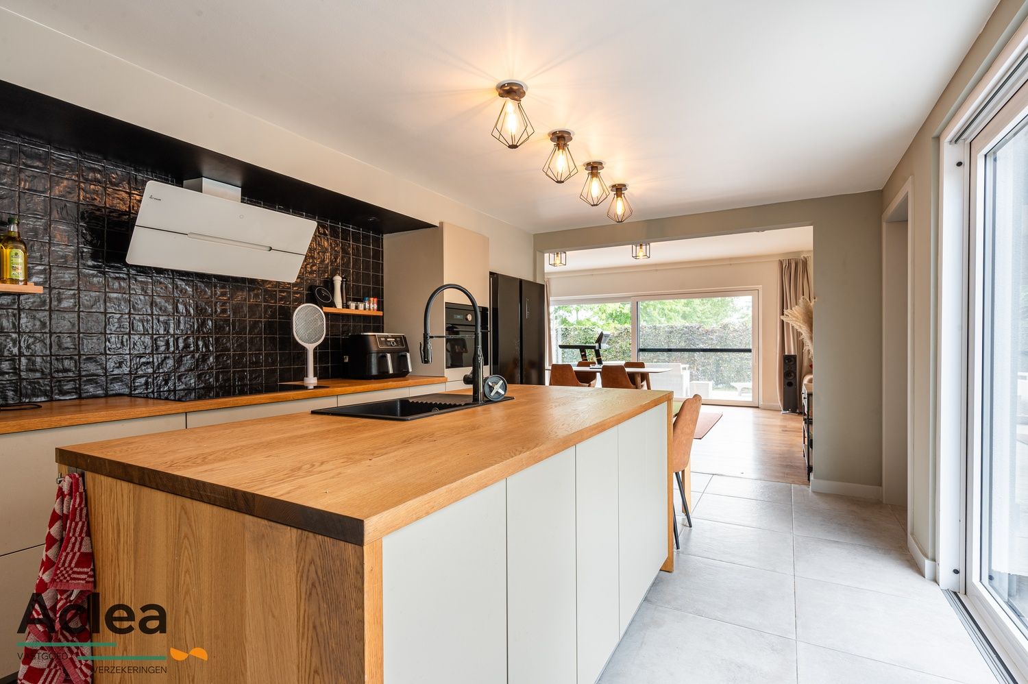 Stijlvolle, ruime woonst op een mooi perceel foto 10