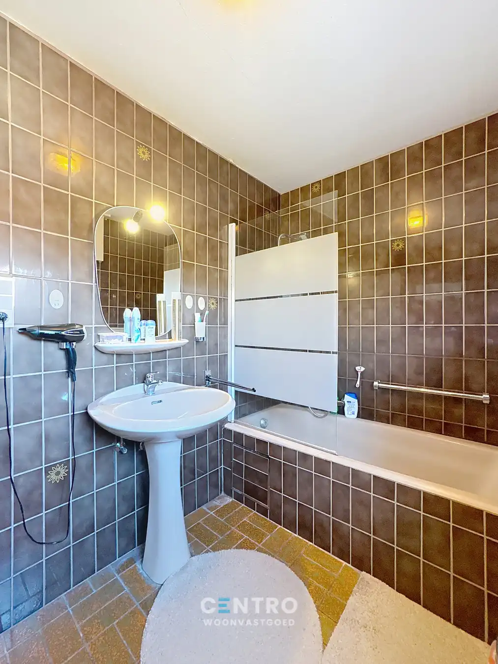 Interessante woning te Oekene met 5 slpks, garage én 4 parkeerplaatsen! foto 8