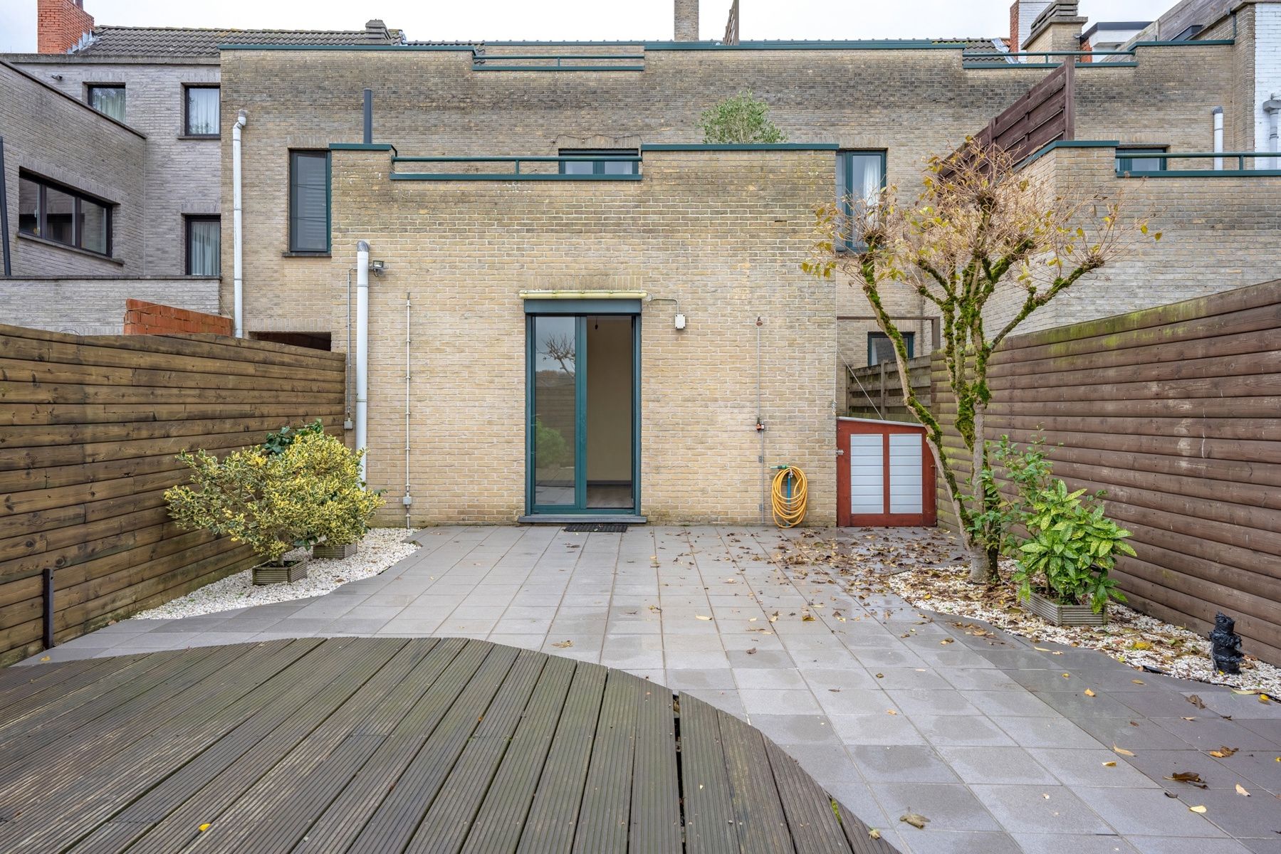 Gelijkvloers appartement met twee slaapkamers en garage  foto 13