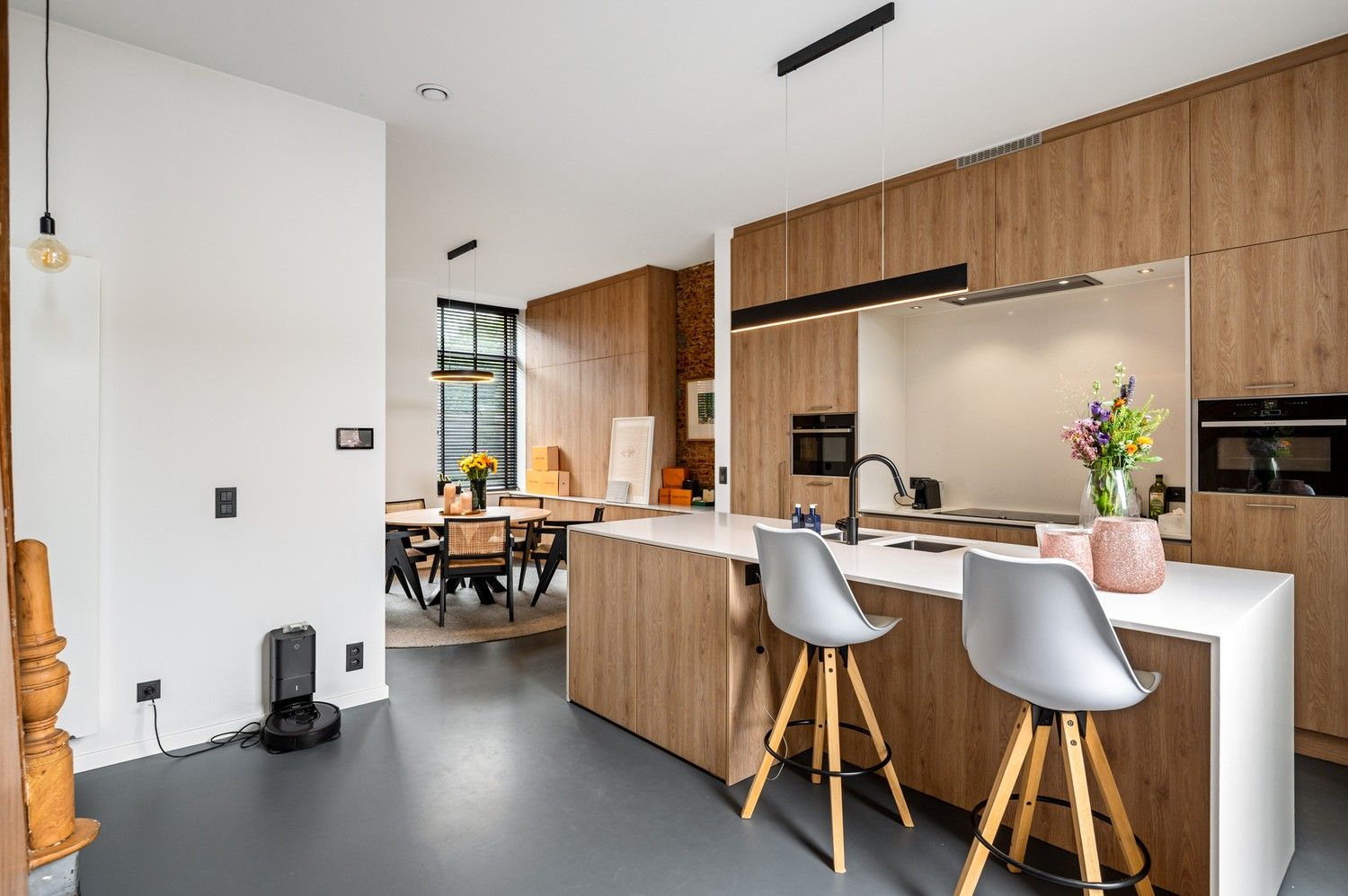 Prachtig en hedendaags gerenoveerde woning met zwembad te Lier foto 7
