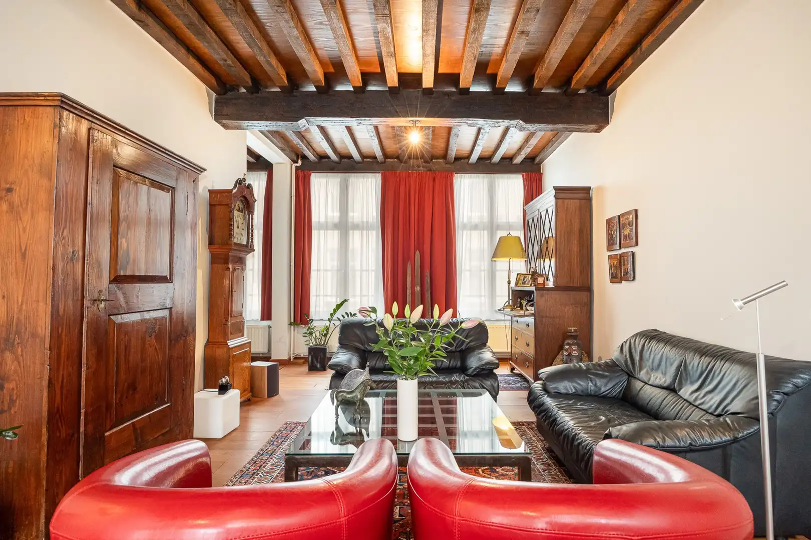 TRAPGEVELWONING MET TUIN foto 9