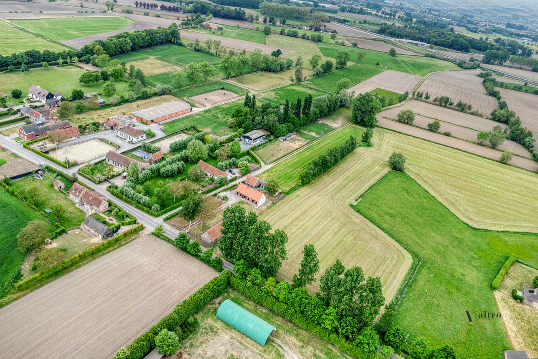 Woning op ruim perceel van 5.490 m² te Hansbeke foto 4