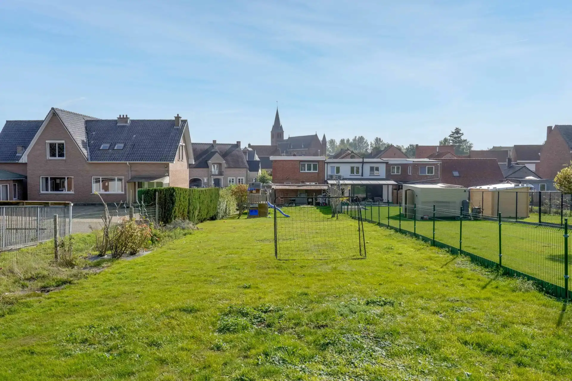 Ruime gezinswoning met drie slaapkamers foto 22