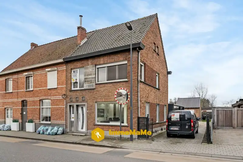 HUIS TE KOOP MET GROTE TUIN IN CENTRUM SINT-KRUIS-WINKEL foto {{pictureIndex}}