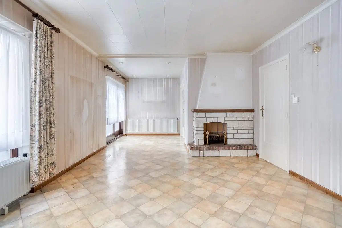 Te renoveren, rustig gelegen, woning met twee slaapkamers foto 3