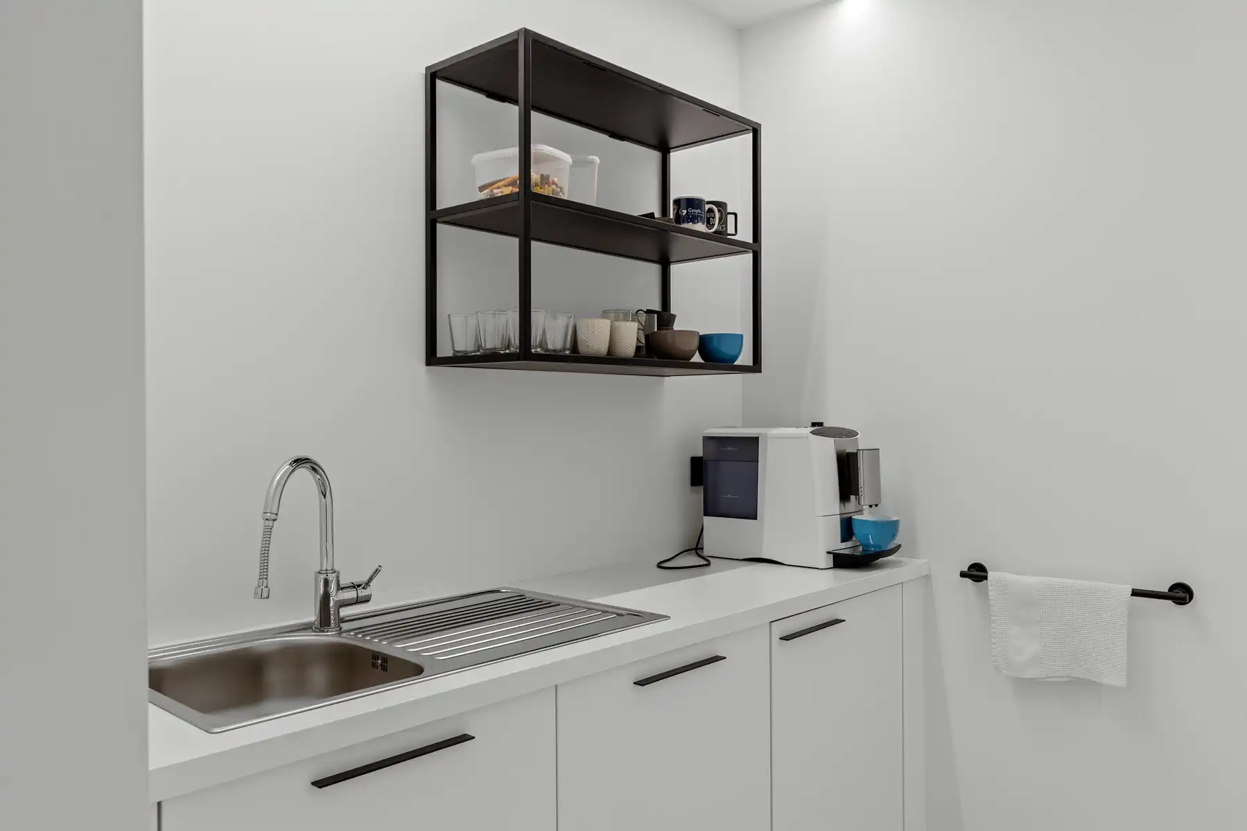 Uniek pand met ingericht kantoor en multifunctionele ruimtes foto 7