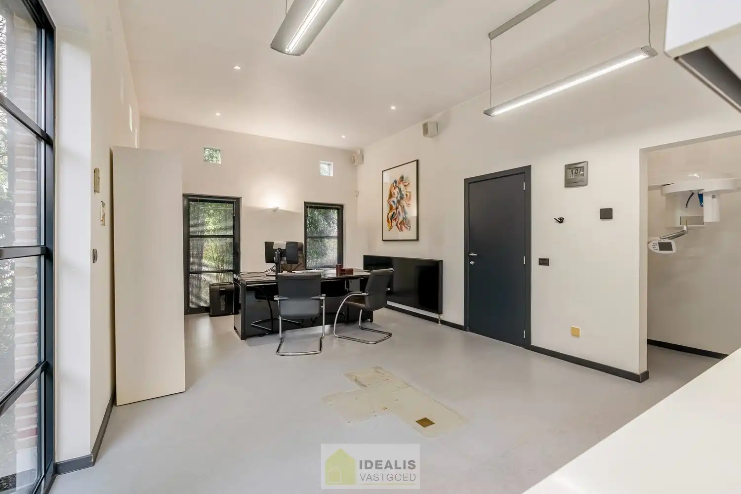 EXTRA RUIME VILLA MET EEN PRACHTIG LICHTRIJKE LEEFRUIMTE, RUIME KEUKEN, 4 SLAAPKAMERS, 2 BADKAMERS EN EEN RUIM PRAKTIJK/KANTOORGEDEELTE OP EEN RIANT EN CENTRAAL PERCEEL VAN MAAR LIEFST 16A 27CA OP EEN GUNSTIGE LOCATIE NABIJ HET CENTRUM VAN ACHEL! foto 23