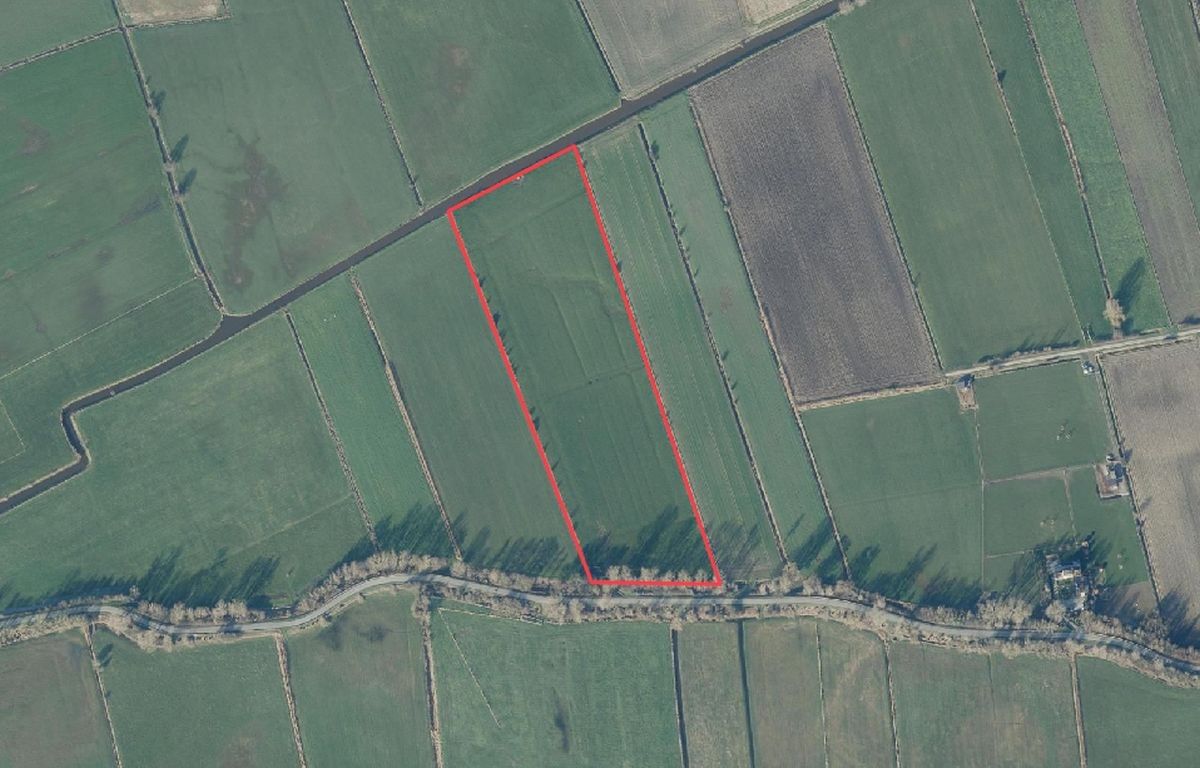 Mooi stuk landbouwgrond (momenteel weide) te koop te Pollinkhove foto {{pictureIndex}}