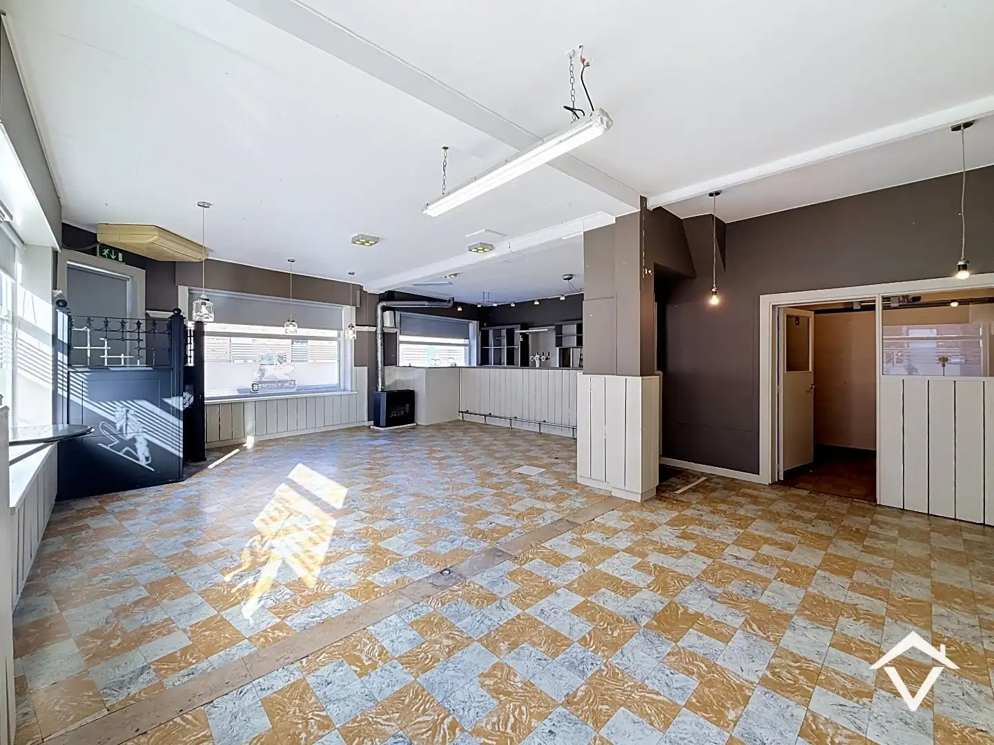 Hoekpand voor gemengd gebruik, vroeger gekend als café "De Vierweg" foto 2
