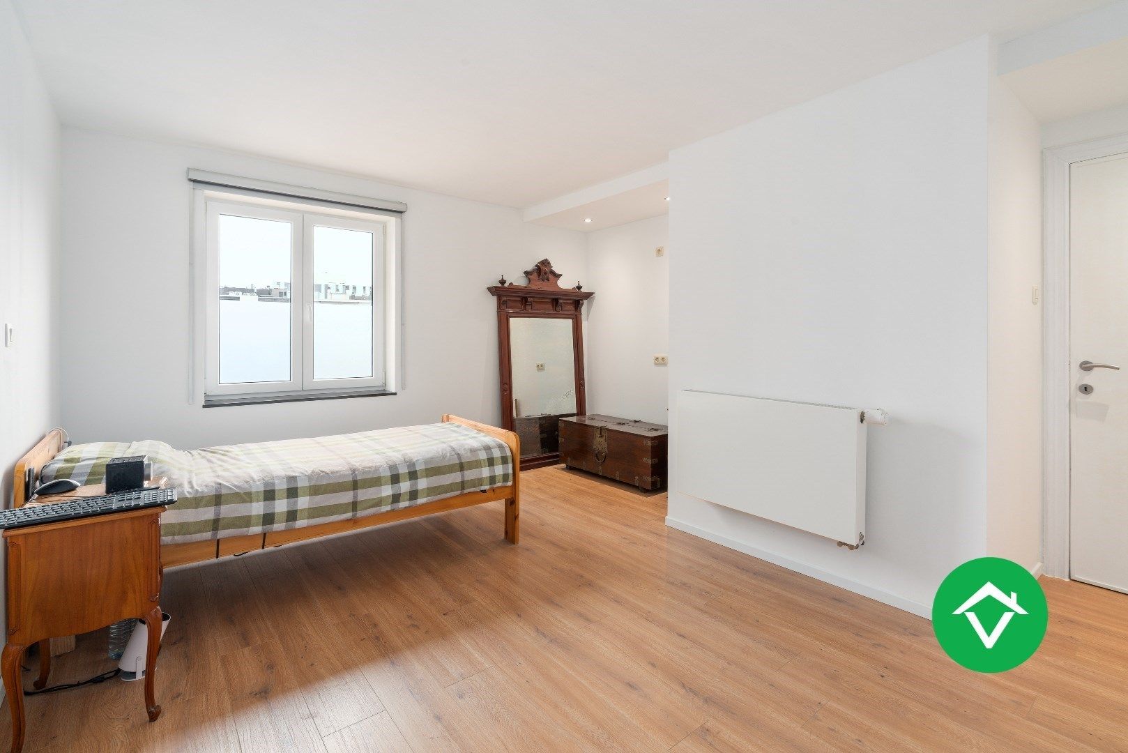 Ruimewoning in centrum Roeselare met 3 slaapkamers, dakterras en autostaanplaats foto 10