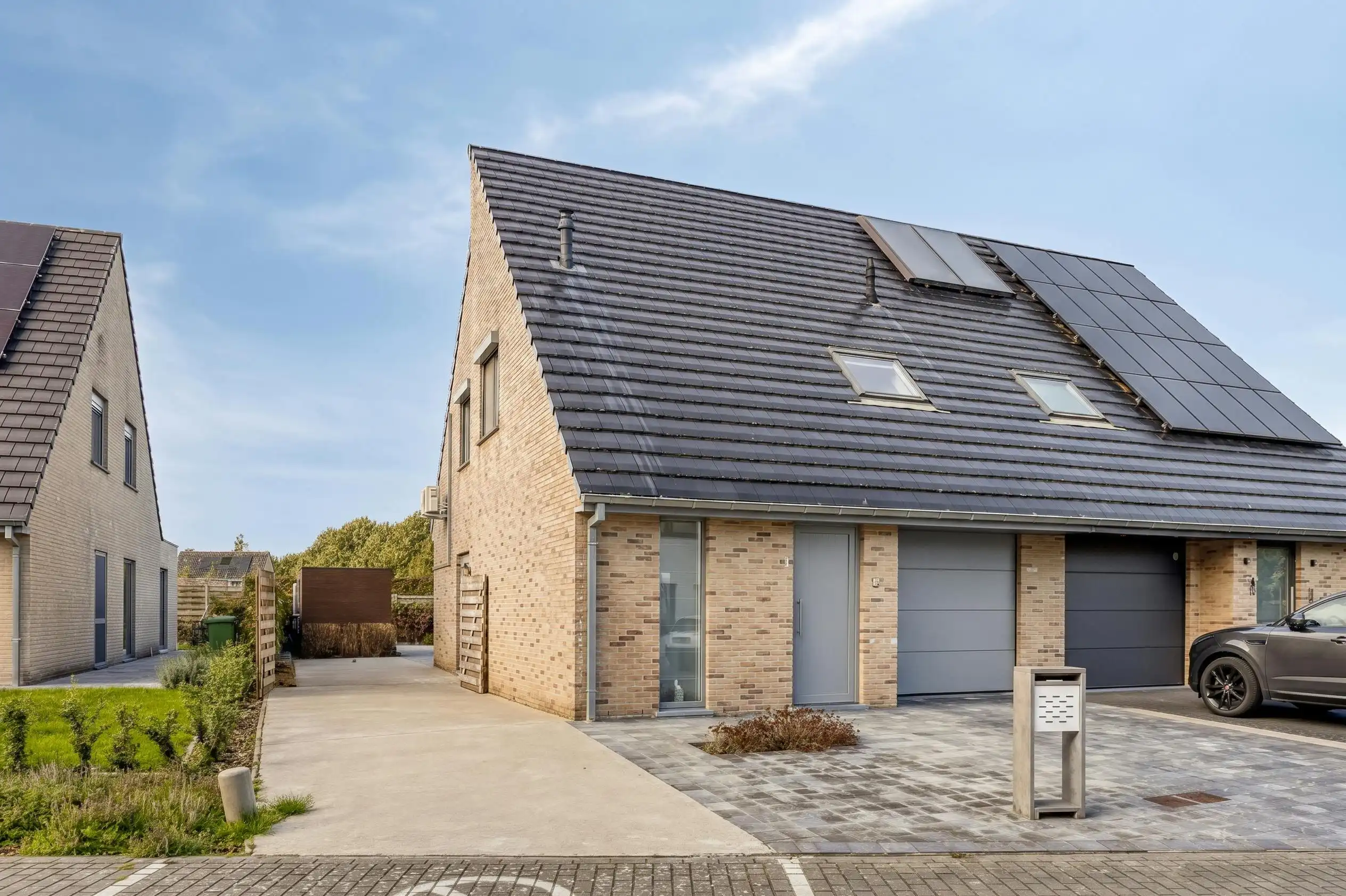 Afgewerkt huis te koop in Ieper met 3 kamers, tuin en garage foto 2