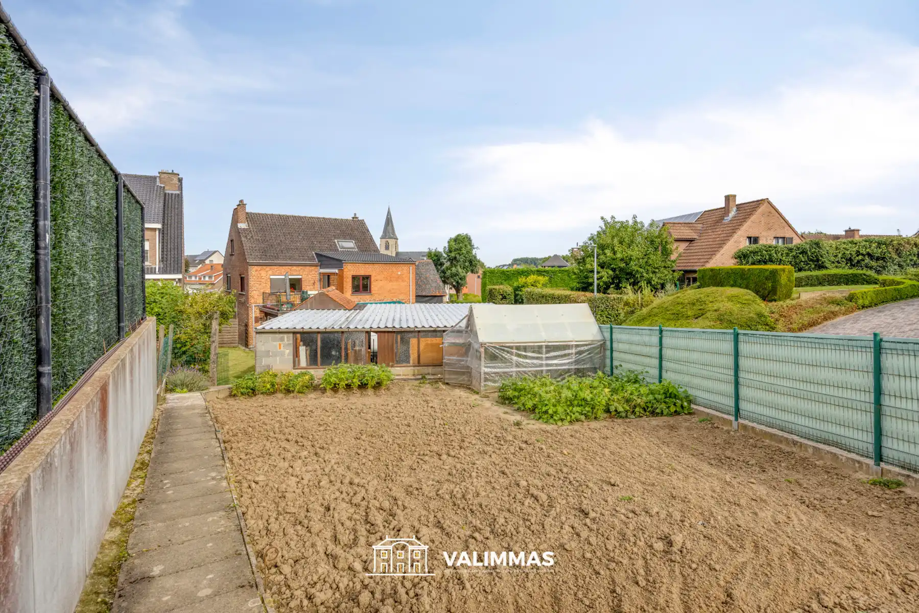 Zeer ruime vrijstaande woning met tuin, garage & bijgebouwen foto 18