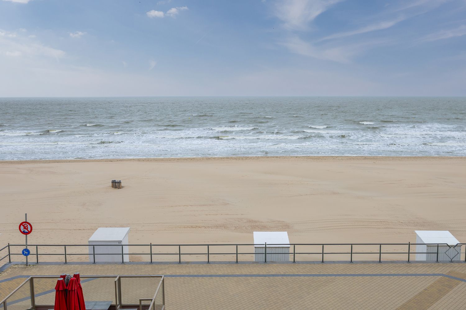 Luxueus 2 slaapkamer-appartement met frontaal zeezicht! foto 2