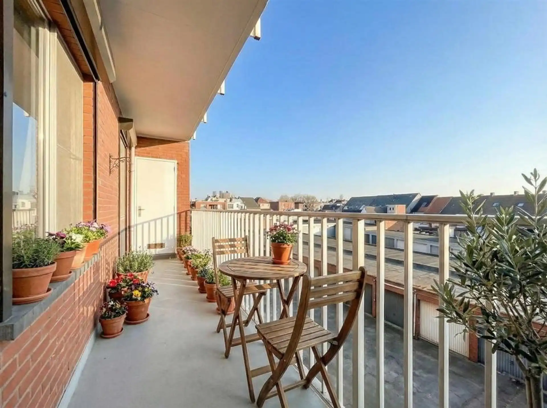 appartement met 2 terassen, 2 slaapkamers en garage  op toplocatie! foto 3