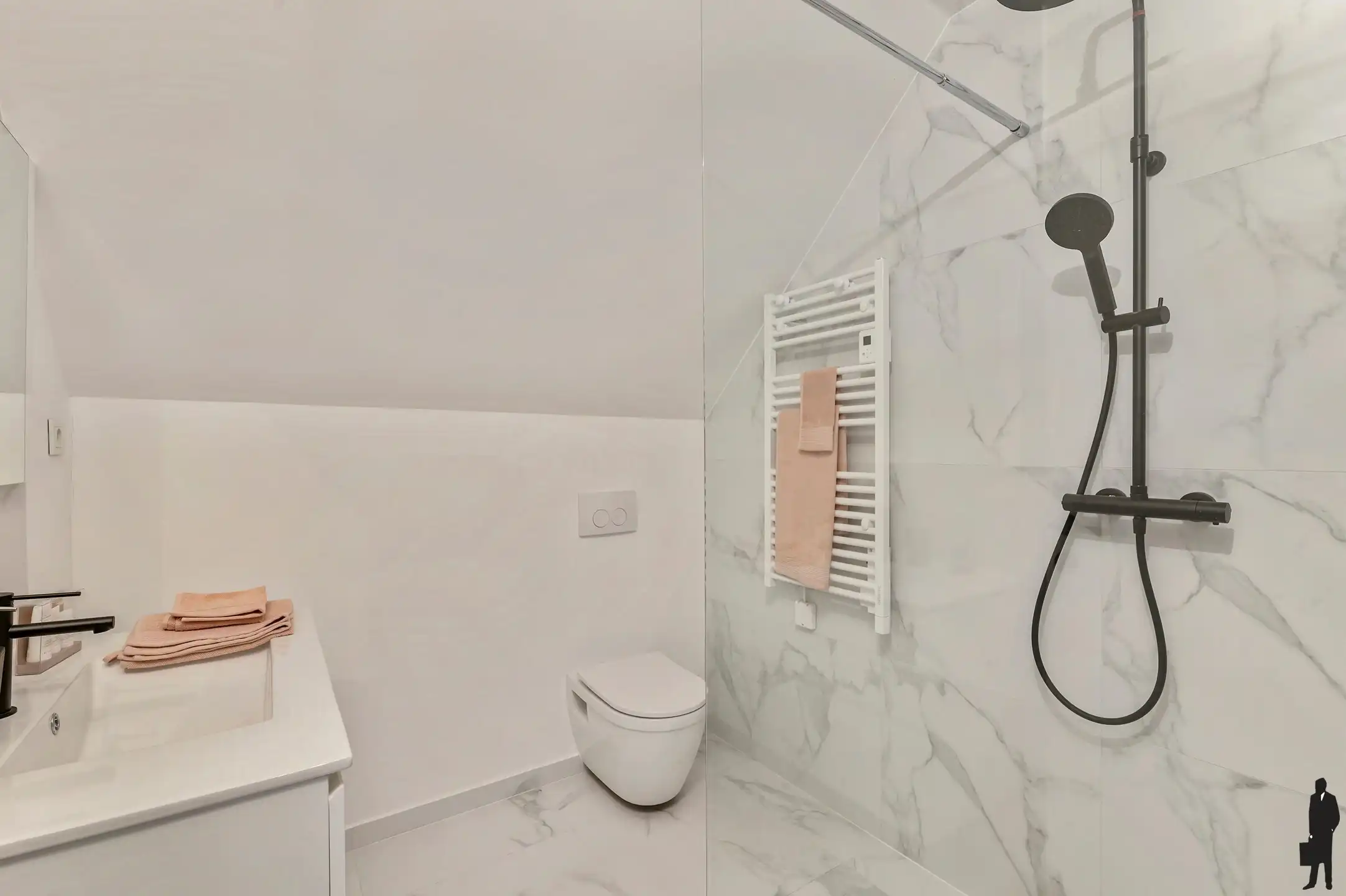 Gerenoveerde woning op ca. 520m2 met 3 slaapkamers en bureau foto 12