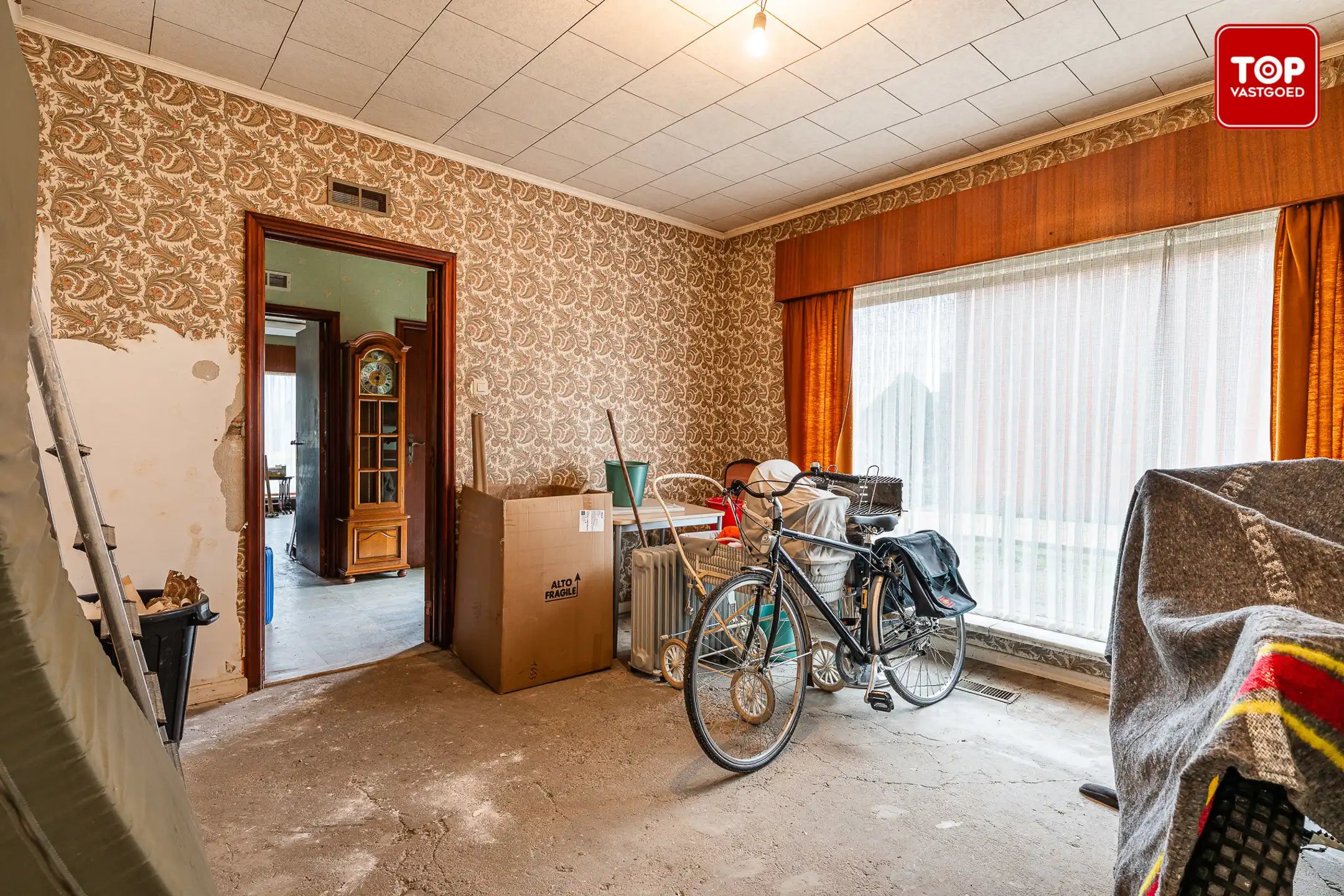 Te renoveren woning met enorme loods foto 12