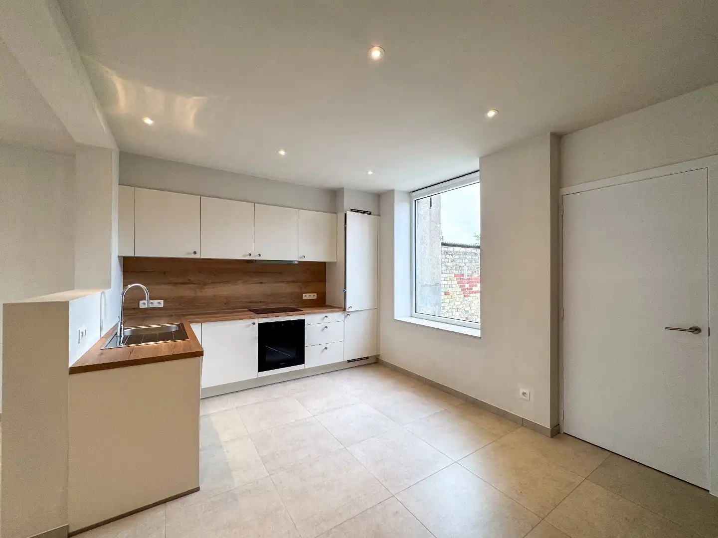 Gezellige woning met 2 slaapkamers, dressing en tuin. foto 10