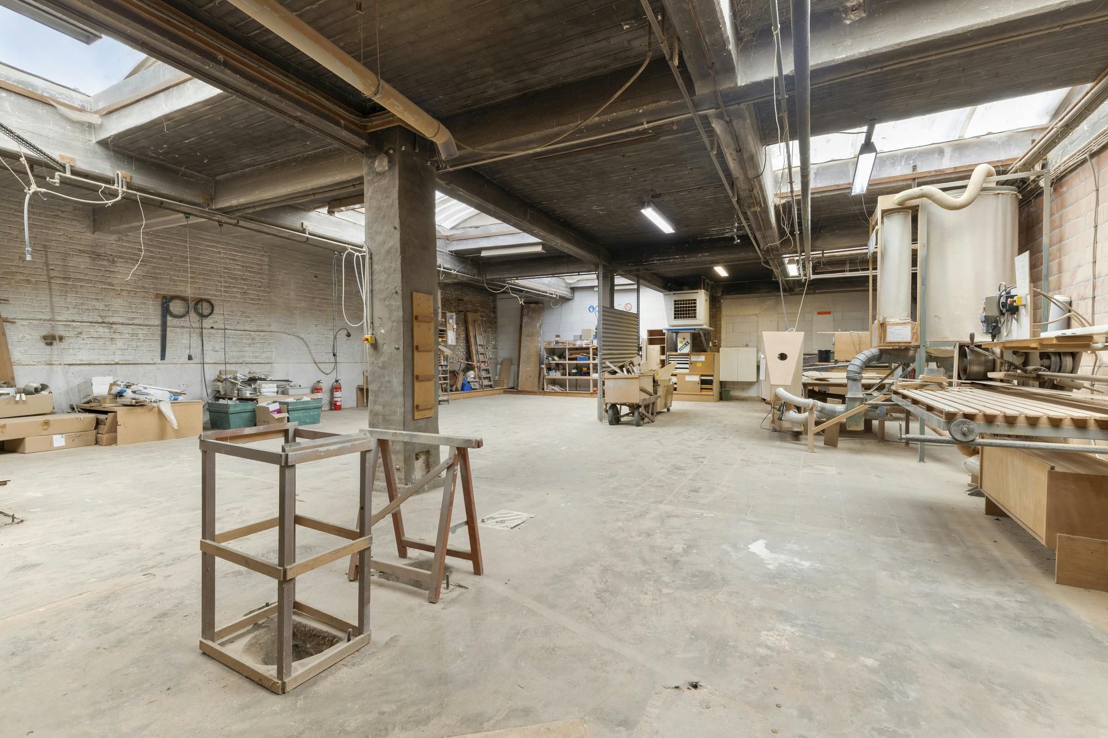 Woning met handelsgelijkvloers, atelier en garages te Veurne foto 8