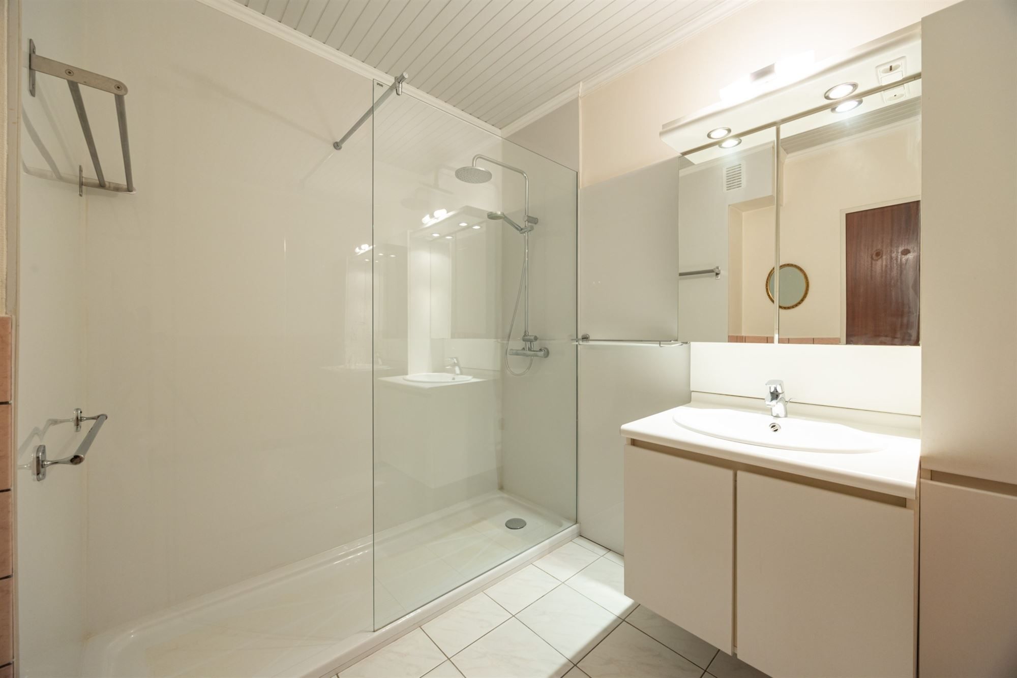 Op te frissen app. met 2 slpkmrs en terras foto 9