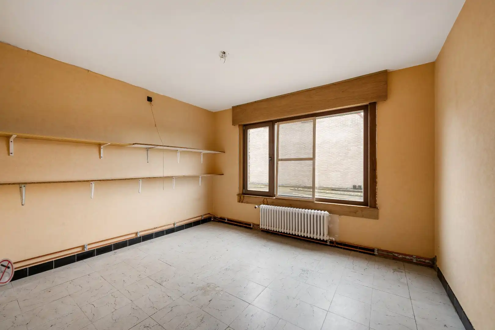 Ruime woning met 4 slaapkamers, loods en tuin met prachtig uitzicht. foto 10