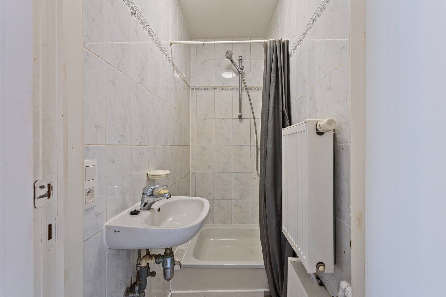 Appartementsgebouw met 1 commerciële ruimte, 4 één slaapkamer appartementen en 3 studio's op wandelafstand van Sint-Pietersstation foto 8