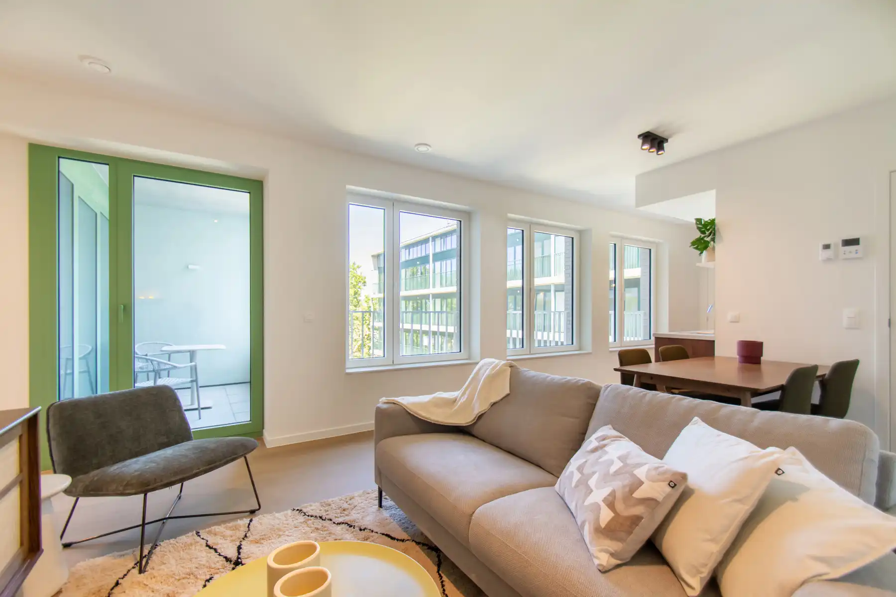 Prachtig gemeubeld 1- kamer appartement met mooi terras foto 2