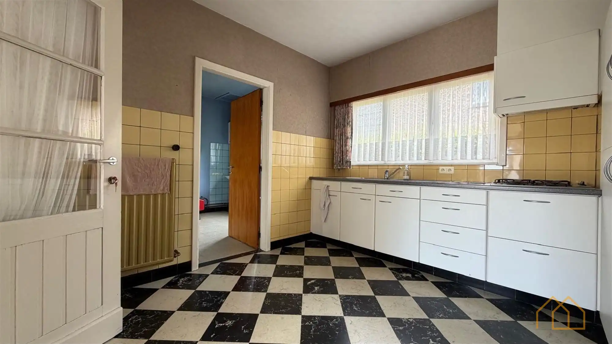 Vrijstaande woning met 3 slk en tuin foto 3