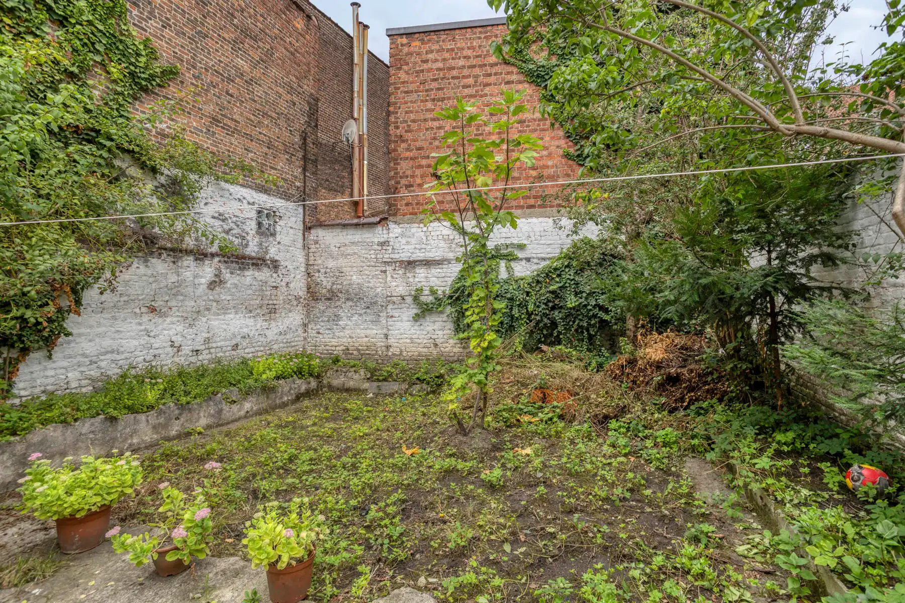 Te renoveren appartementsgebouw met vergunning voor 3 Apps foto 29