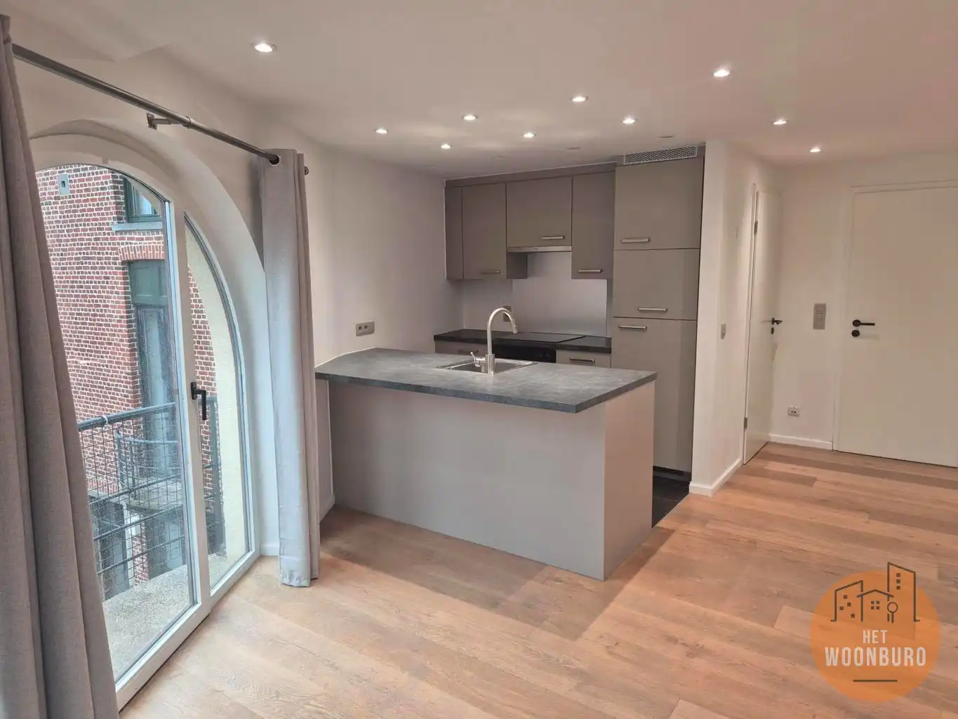 Duplex appartement met 2 slpks, bureel en autostaanplaats foto 5