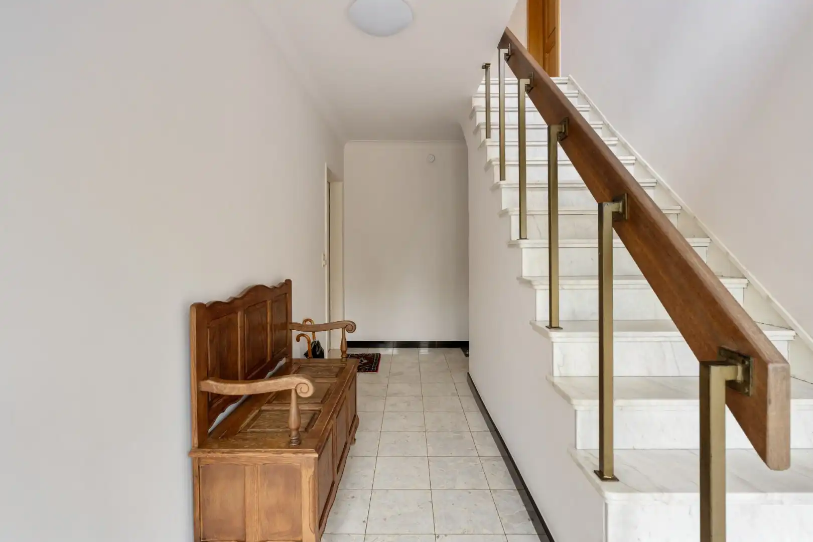 Gelijkvloers, degelijk appartement met 2 slaapkamers, ruim terras, carport en garage. foto 28