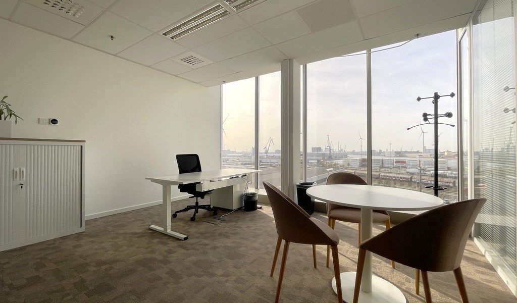 Vernieuwde kantoren te huur in Ahlers Building te Antwerpen foto 8