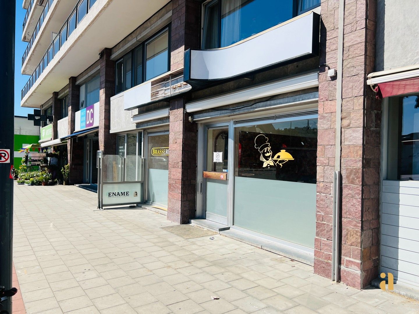Veelzijdig handelspand van 100m2 met zonnig terras foto 2