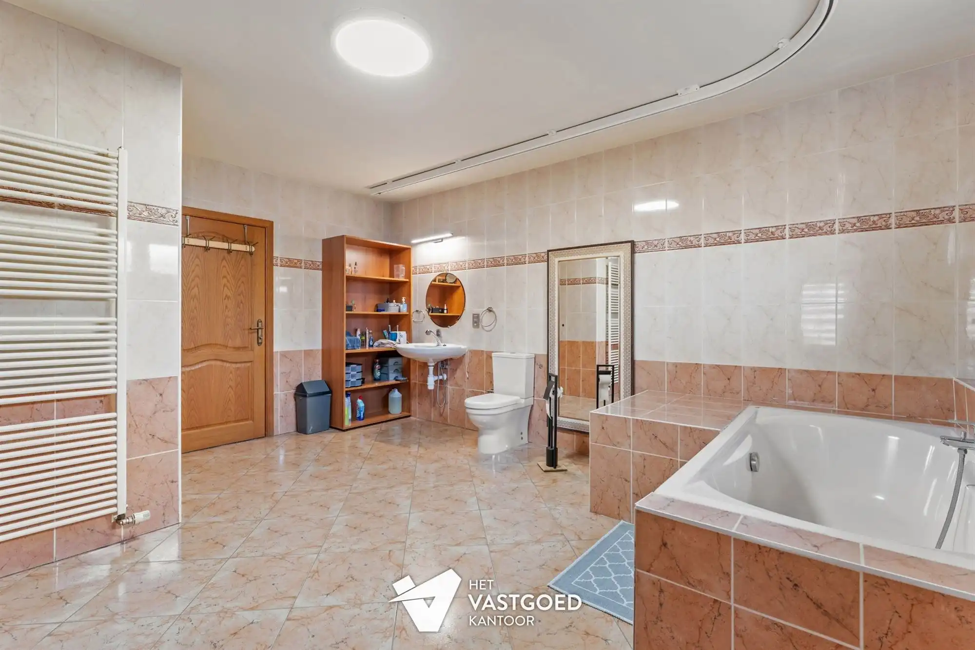 ZEER RUIME WONING MET 5 SLAAPKAMERS UITERST RUSTIG GELEGEN OP EEN PERCEEL VAN 1415 M² TE BERINGEN foto 13